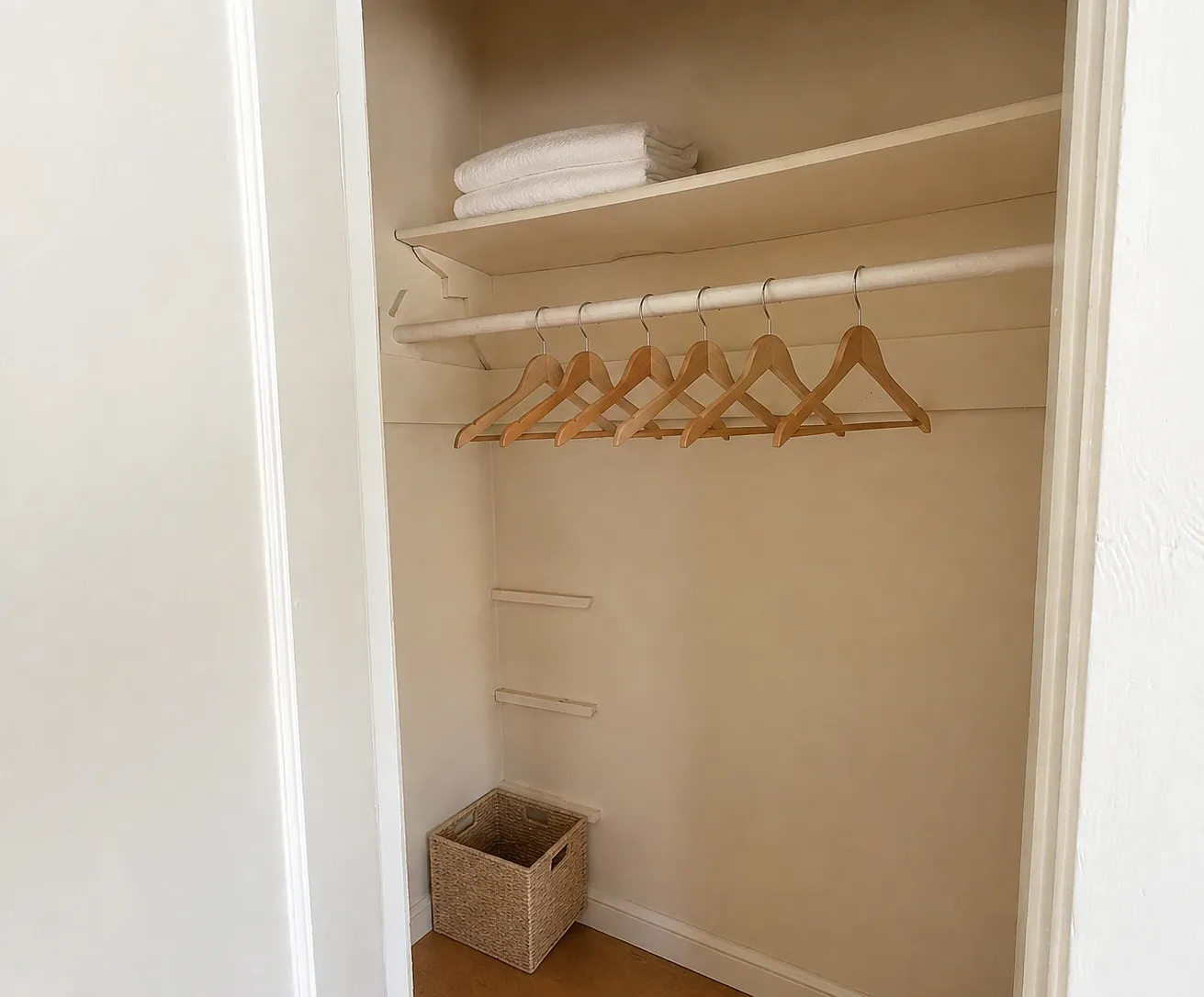 Studio, 180 sqft, $1,995 — Photo 4