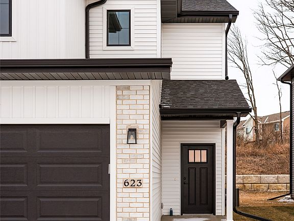 2nd image of 623 W Wright Rd