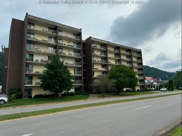 2106 Kanawha Blvd E APT 327, Charleston, WV 25311