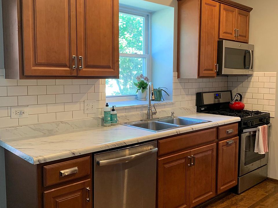 1st image of 320 Bell Ave #1