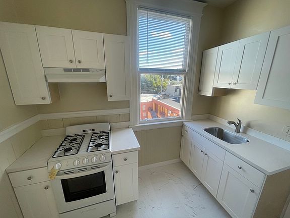 5th image of 2729 Lombard St APT 9