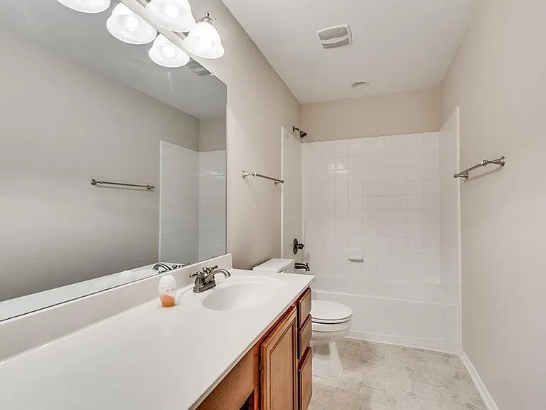 524 Castebar Dr — Photo 8