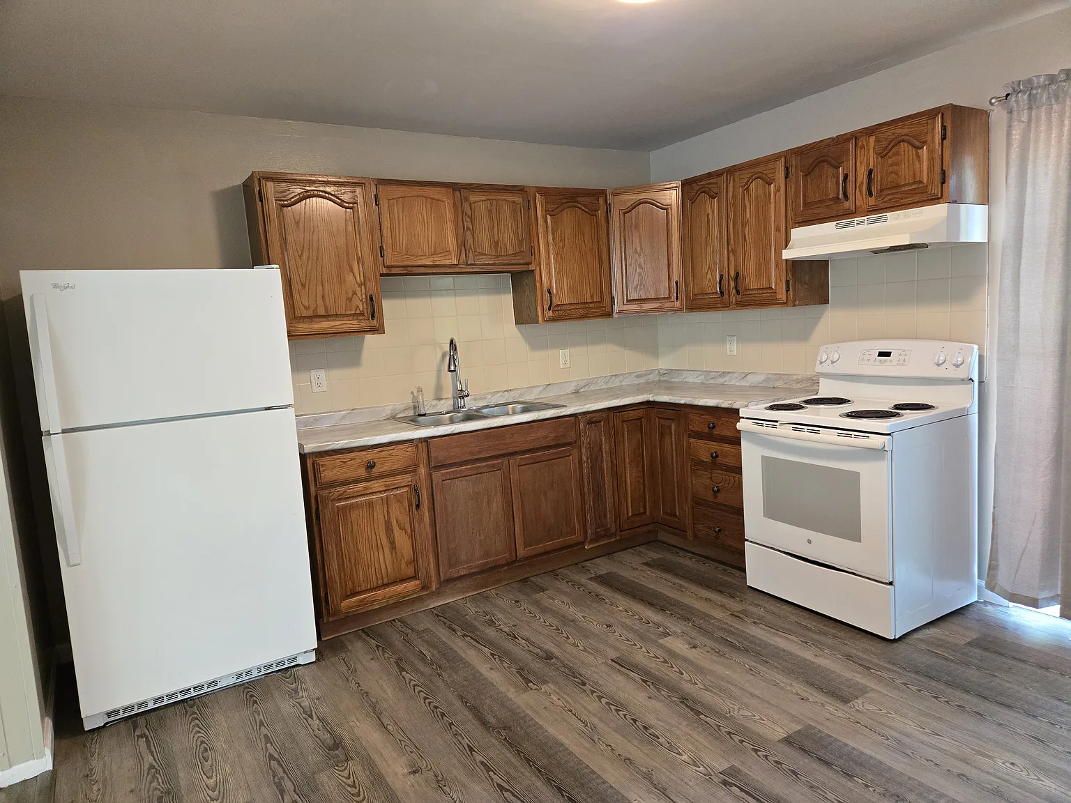3 bed, 936 sqft, $1,450 — Photo 2