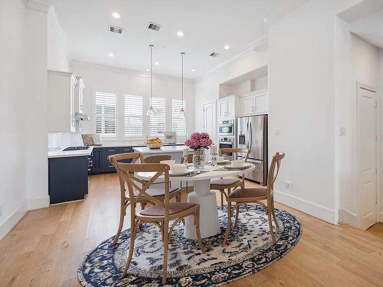 2714 Harvard St — Photo 14