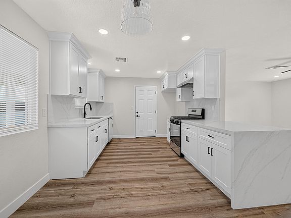 2nd image of 1117 W Wren Avenue