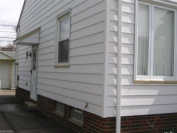 3rd image of 4921 E 111th St