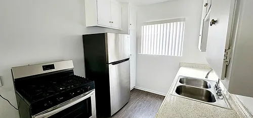 845 Victor Ave Photo 1