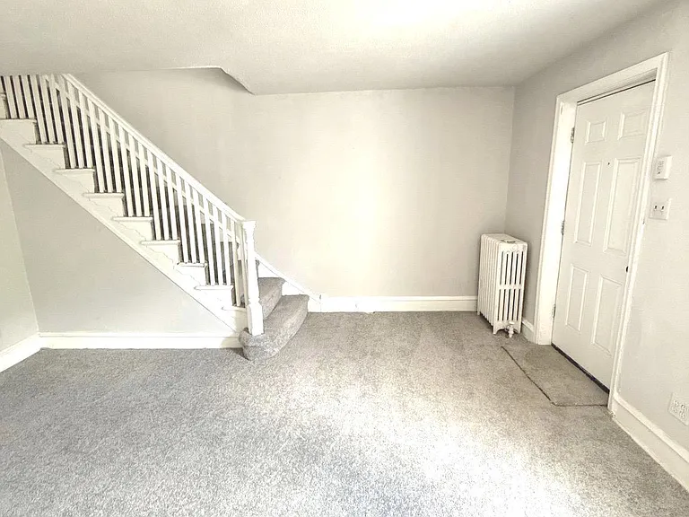 119 Whitely Ter — Photo 4