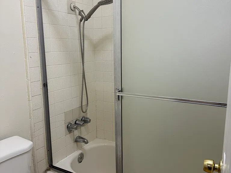 1025 N Mariposa Ave #17 — Photo 6