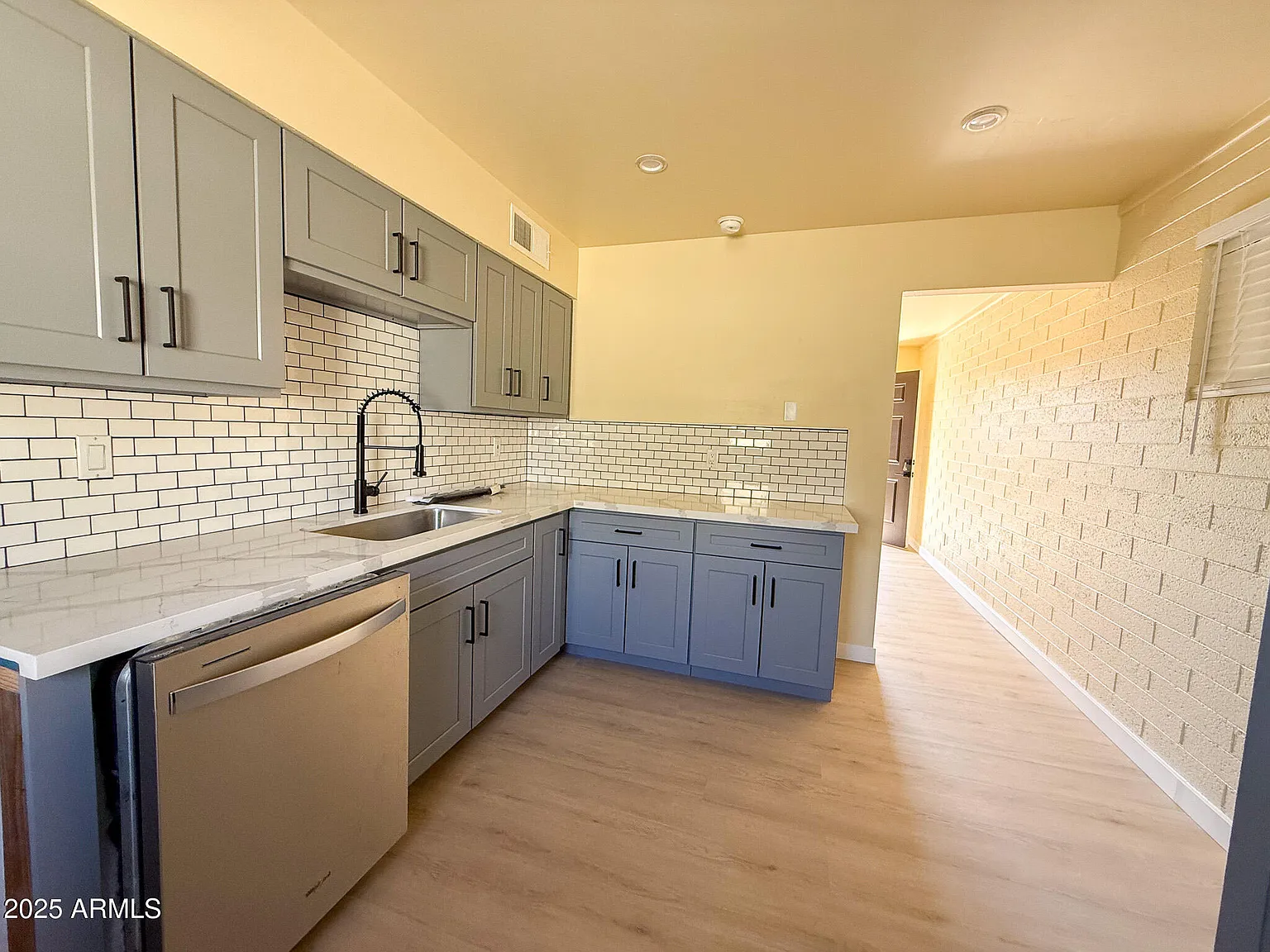 2 bed, 1.0 bath, 822 sqft, $1,695 — Photo 2