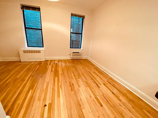 Rented by Metropolis Real Estate of Manhattan | media 3