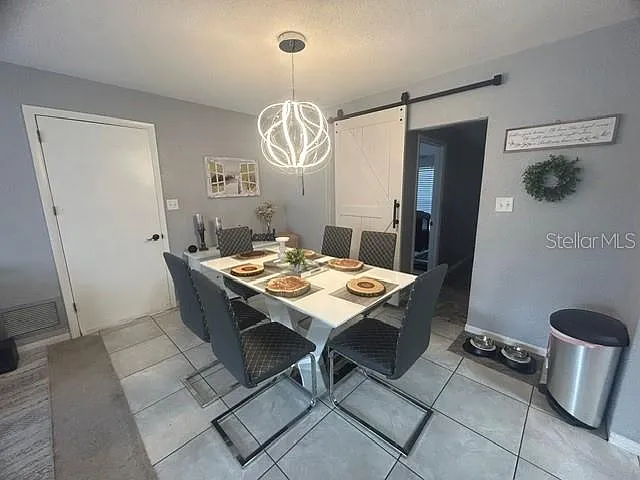 3 bed, 1.0 bath, 1136 sqft, $1,595 — Photo 3