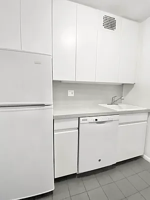 Rented by Bond New York | media 29