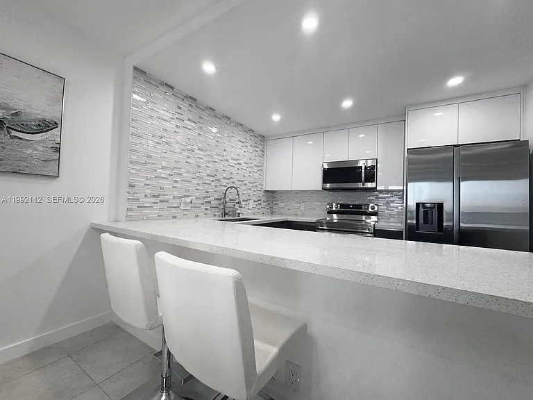 3800 S Ocean Dr #1710 — Photo 2