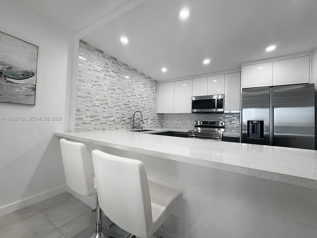 Building Photo - 3800 S Ocean Dr #1710