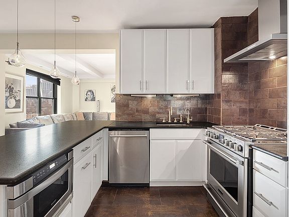 4th image of 300 W 23rd St #11MN