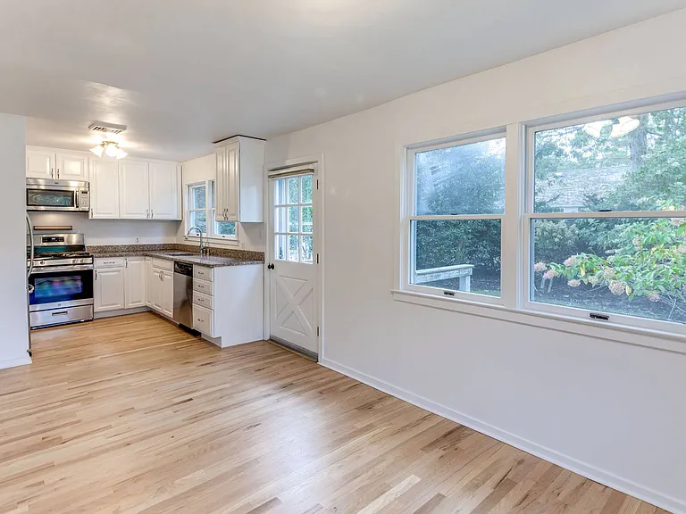 319 Three Mile Harbor Rd — Photo 5