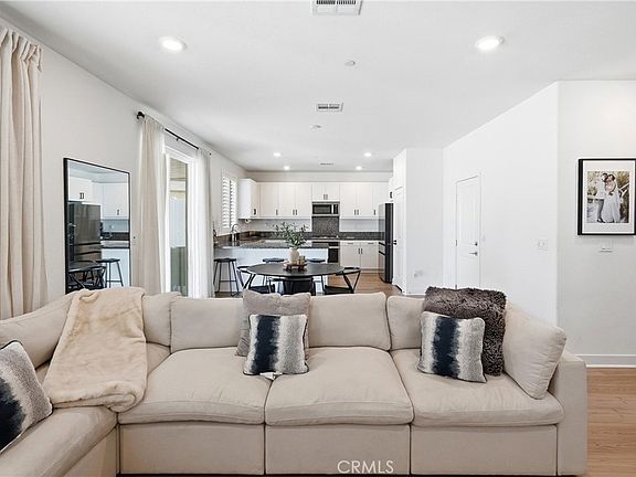 3rd image of 367 Cachuma Ct