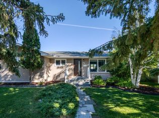 36 S Bracebridge Cres SW, Calgary, AB T2W 0Y7