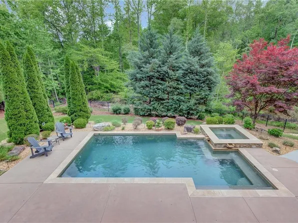 68 Misty Creek Cv, Newnan, GA 30265