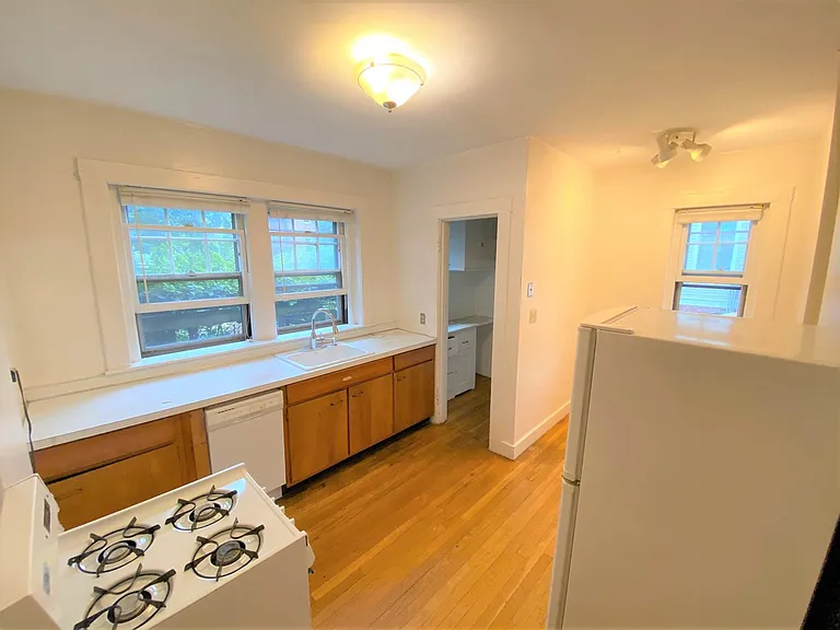 168 Norfolk St — Photo 2