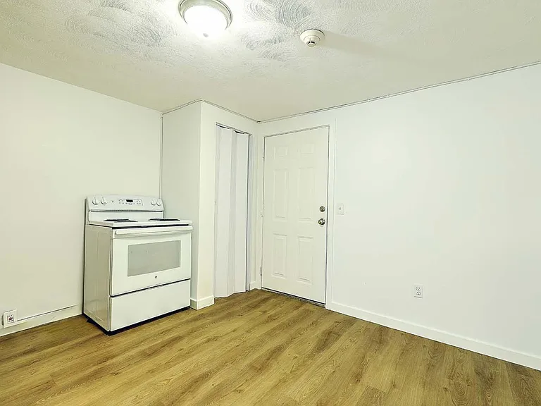 855 Providence St. — Photo 29