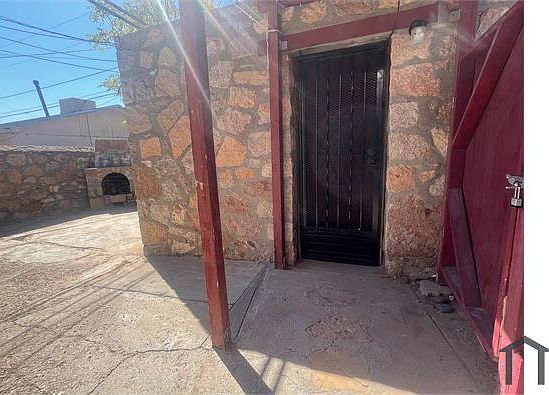 1st image of 3500 Altura Ave