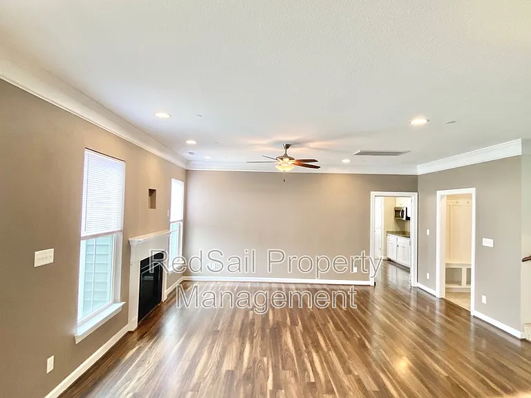 217 Manor Dr — Photo 6