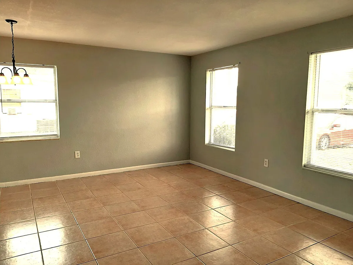 Building Photo - 21440 Mallory Ave