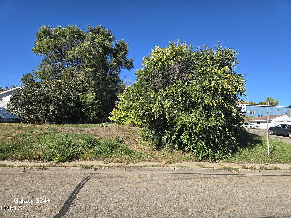 2nd image of 1310 2nd St NE