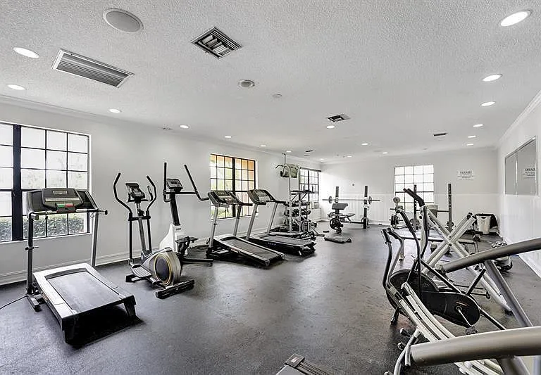 5641 Riverside Dr #306B1 — Photo 18