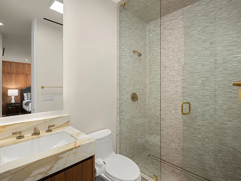 516 Stratford Ct — Photo 24