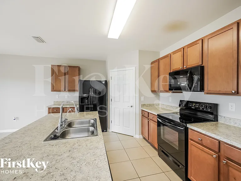 1406 NW 7th Ave — Photo 7