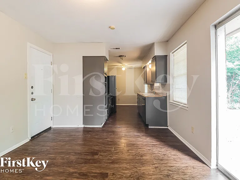 2029 Willow Ln — Photo 6