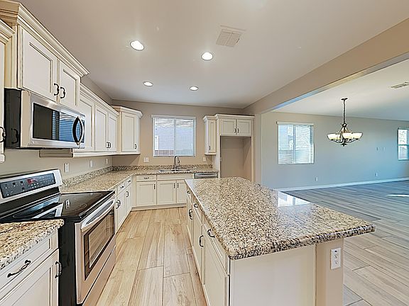 4th image of 2388 E Hazeltine Way