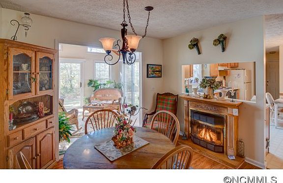 4th image of 209 Pine Berry Cir