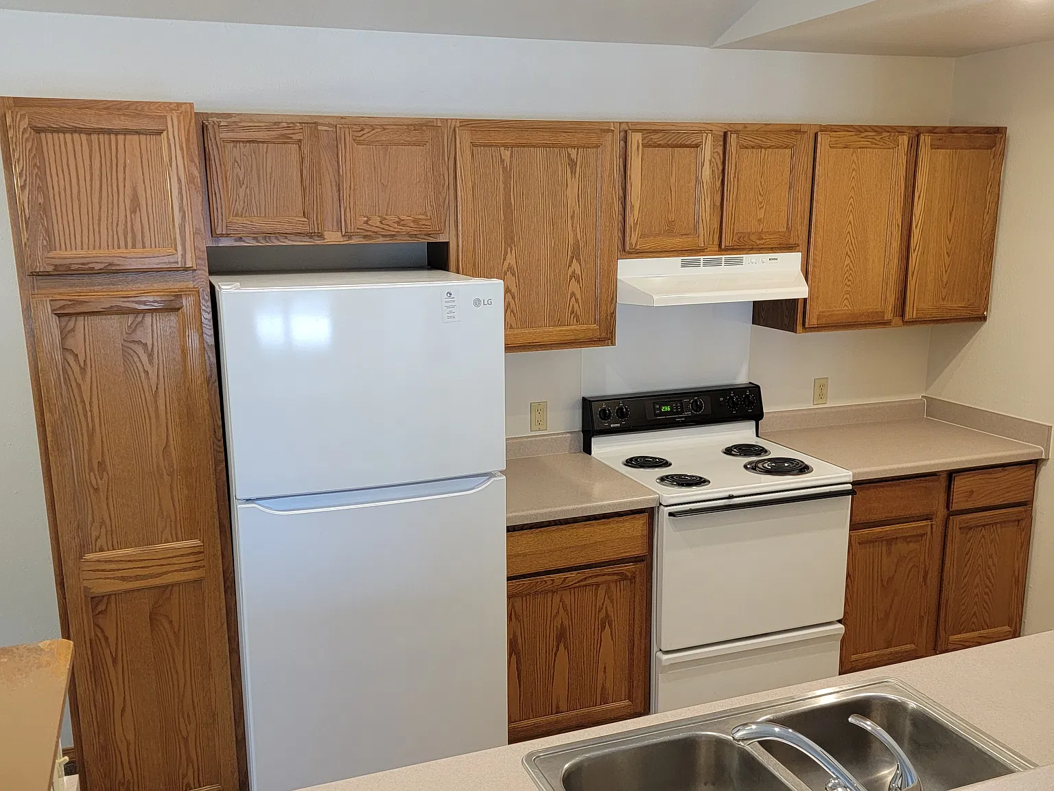 2 bed, 1100 sqft, $1,000 — Photo 2