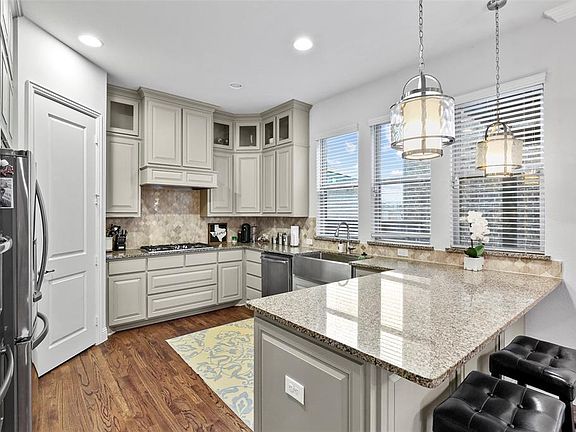 4th image of 2447 Southgate Dr