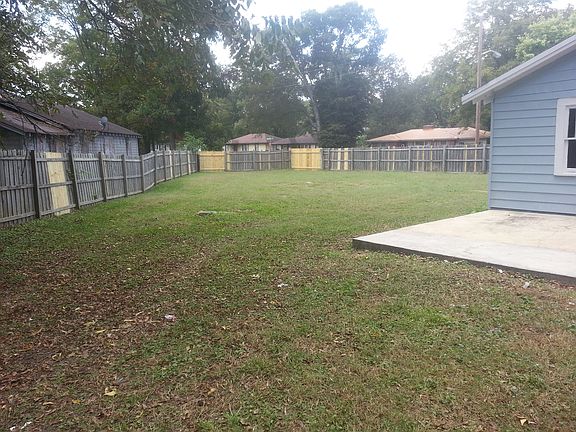 Big privacy fenced Yard