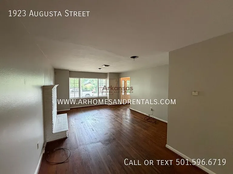 1923 Augusta St — Photo 3