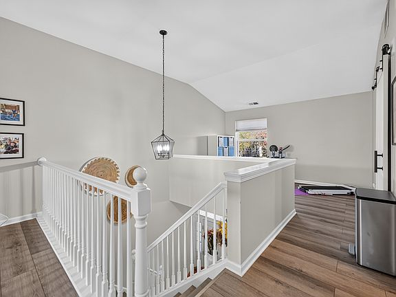 3rd image of 3 Rose Hill Ct