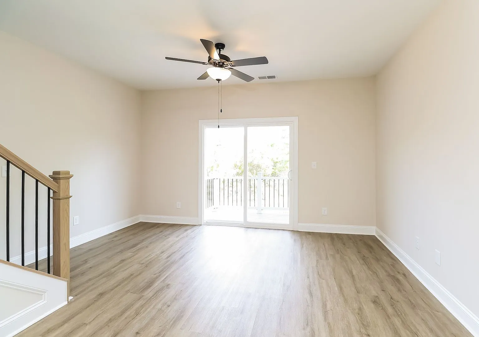 3-Bedroom, 3.5 Bath Townhome for Rent in Charlotte, NC | Attached Garage & Modern Kitchen — Photo 3