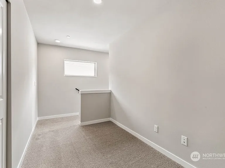 Versatile Upstairs Loft _ Ideal for Office