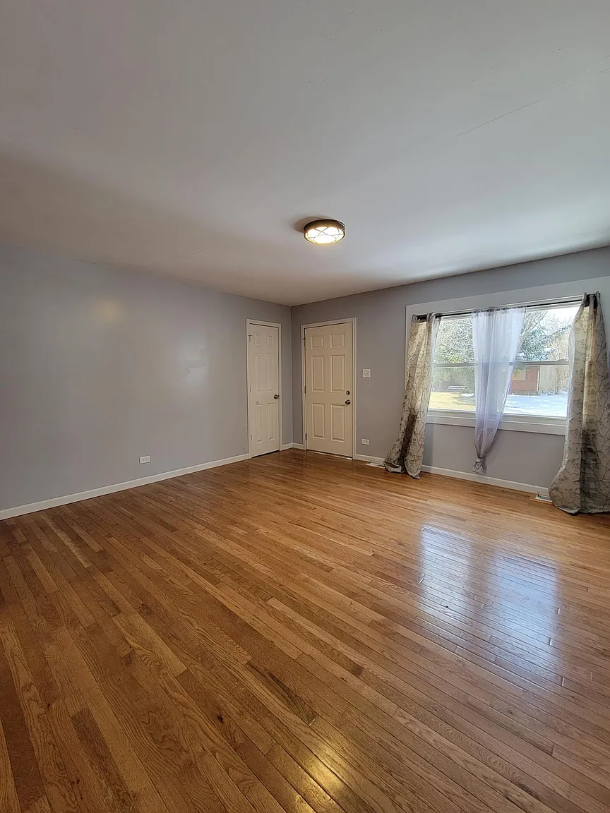 22341 Yates Ave photo 1