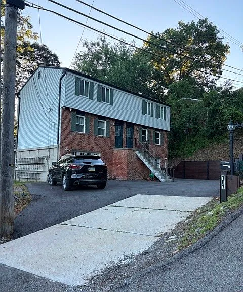 107 Grover Ave #A — Photo 2