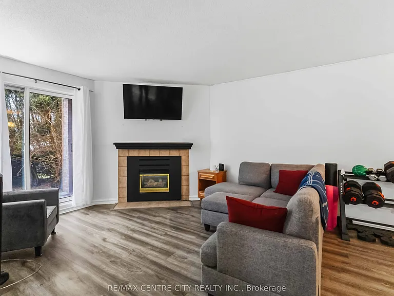 2230 Trafalgar St #121 — Photo 2