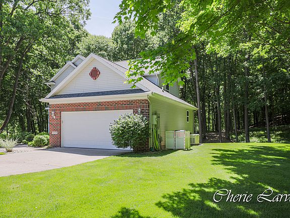 3rd image of 11320 Greenwich Dr NE