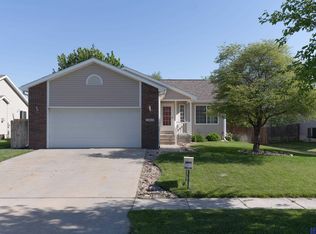 13422 Jamestown St, Waverly, NE 68462