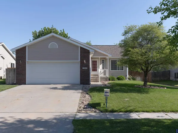 13422 Jamestown St, Waverly, NE 68462