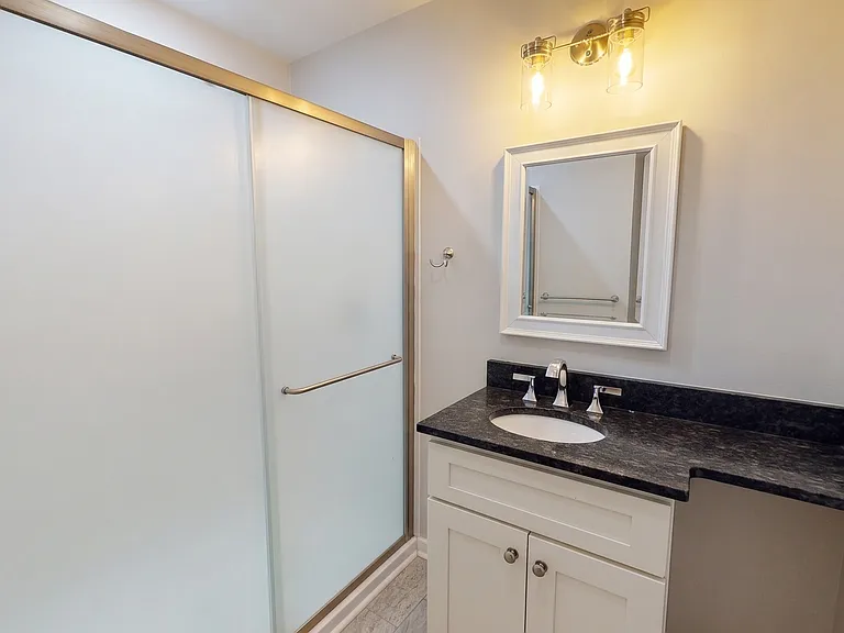 806 Bladen St — Photo 2